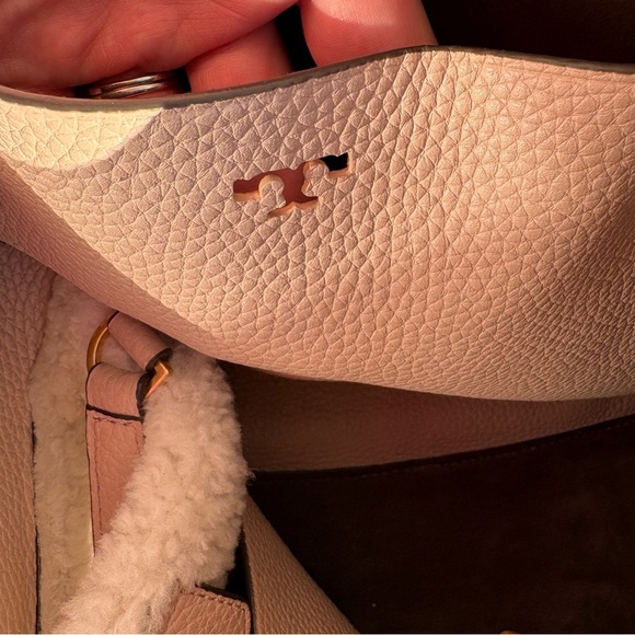 Tory Burch McGraw Shearling Carryall Shoulder Bag with Dust Bag - Picture 7 of 16